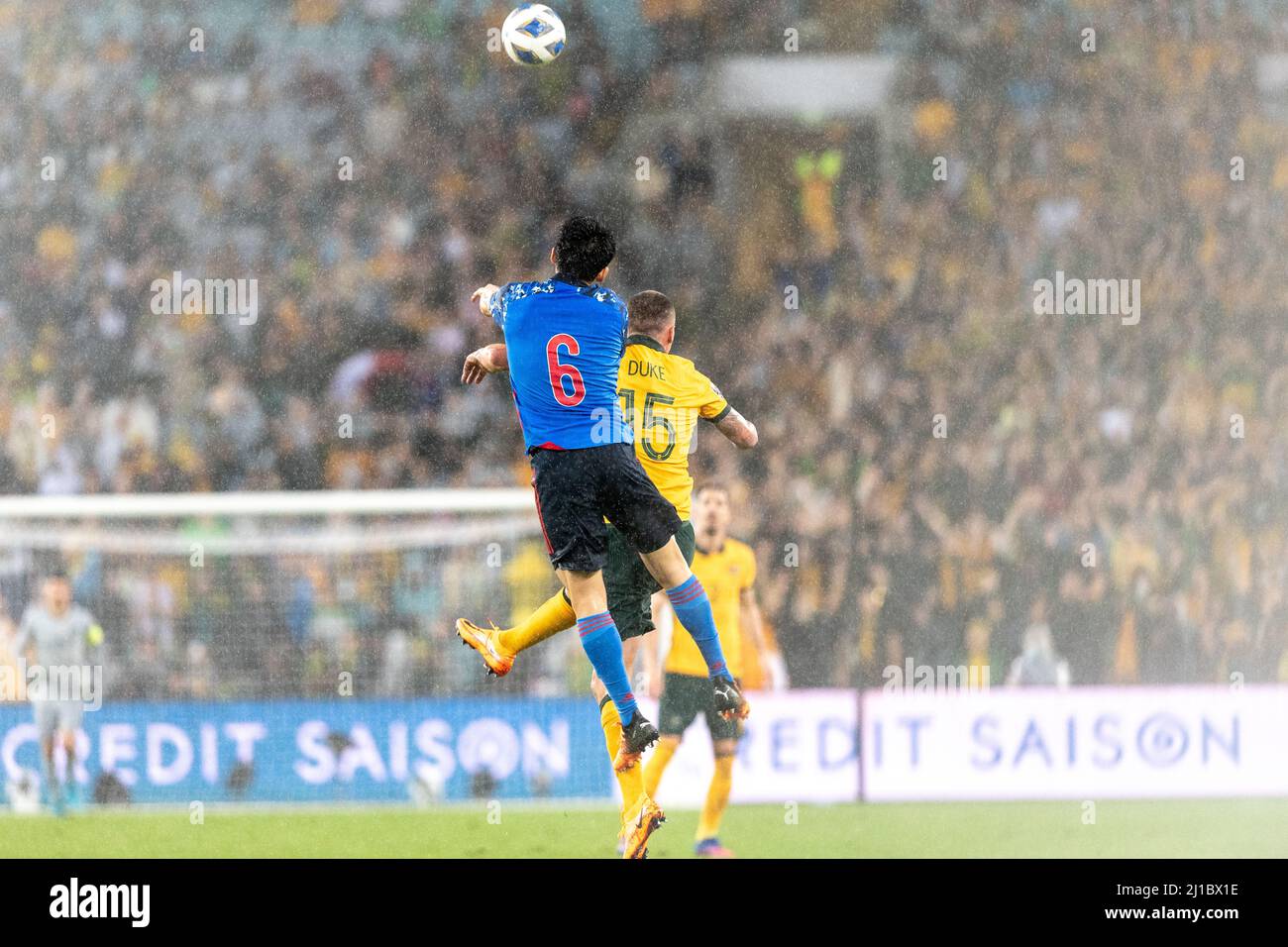 Wataru Endo of Japan and Mitchell Duke of Australia attempt the header during FIFA World Cup Qatar 2022 Qualification match between Australia and Japan at Stadium Australia in Sydney on March 24, 2022 in Sydney, Australia. ( Editorial use only ) Stock Photo