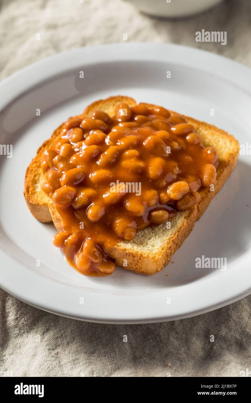 Beans on toast for breakfast hires stock photography and images Alamy