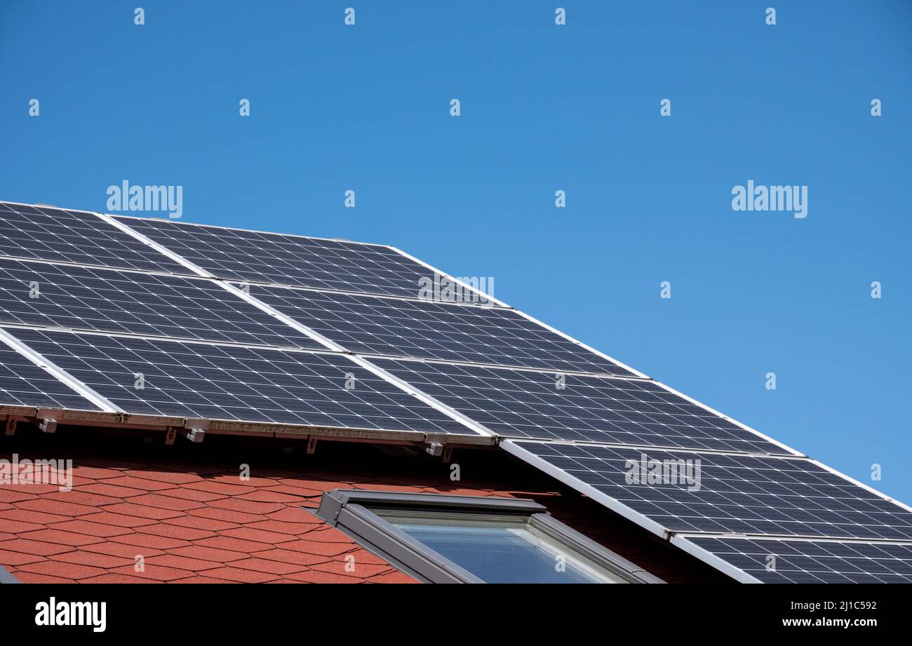 Solar energy house roof hi-res stock photography and images - Alamy
