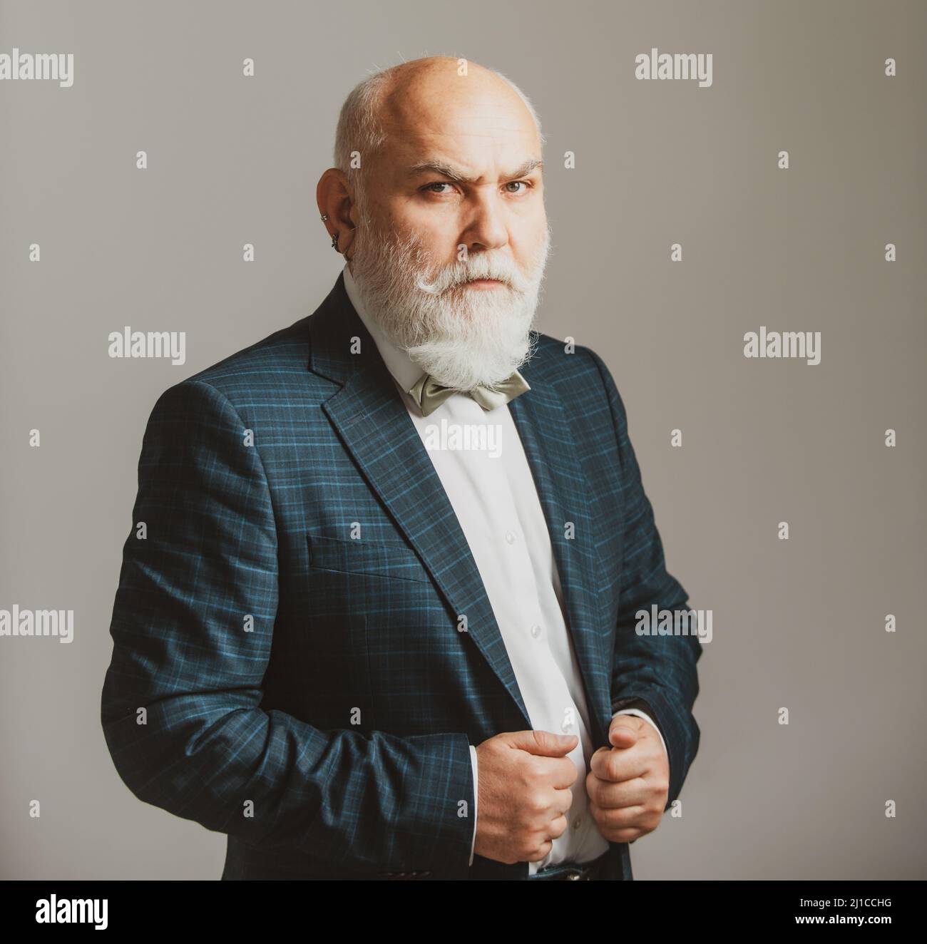 Bearded old man stand hi-res stock photography and images - Alamy