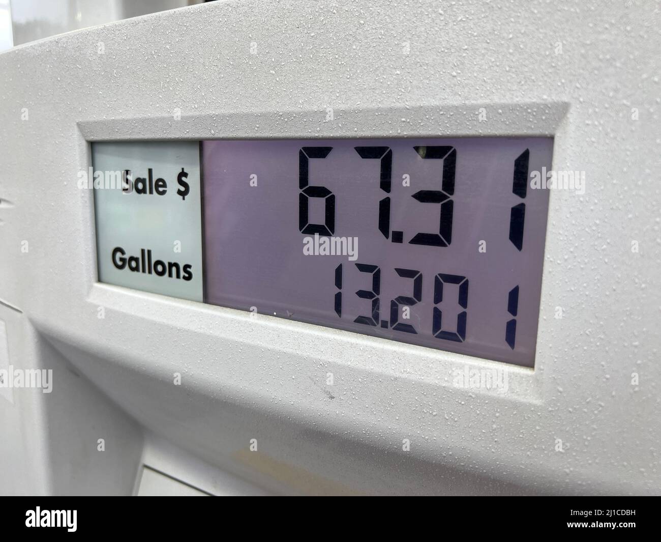 Digital display shows the cost of topping off the gas tank of an SUV in suburban Chicago during the war in Ukraine. Gas prices are up to $5.09/gallon Stock Photo