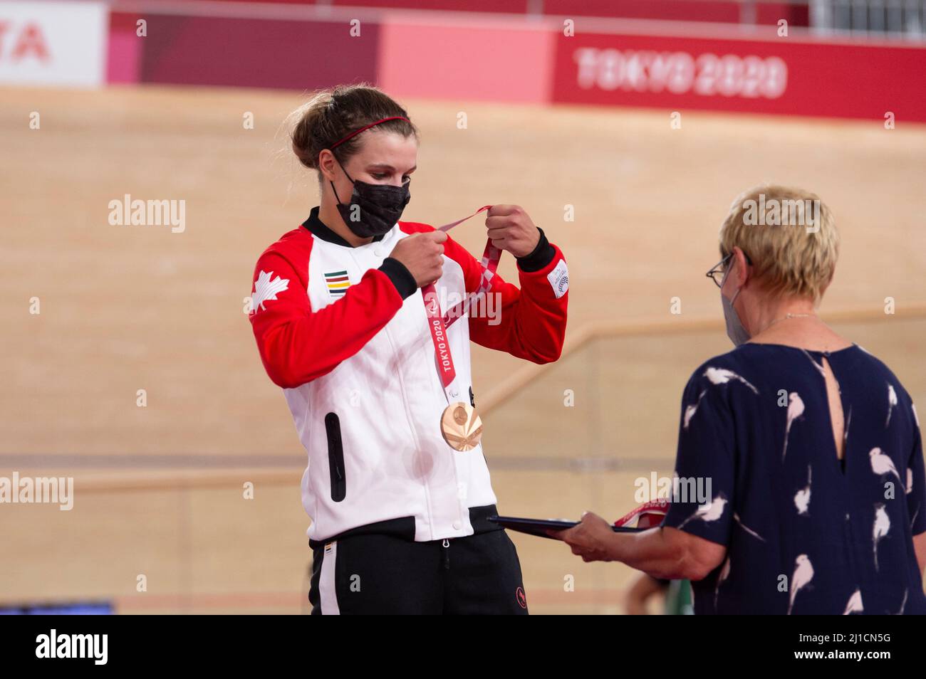 Keely Shaw of Canada puts on the bronze medal for third place in the women's C4-5 Individual Pursuit at the Tokyo 2020 Paralympic Games. Stock Photo