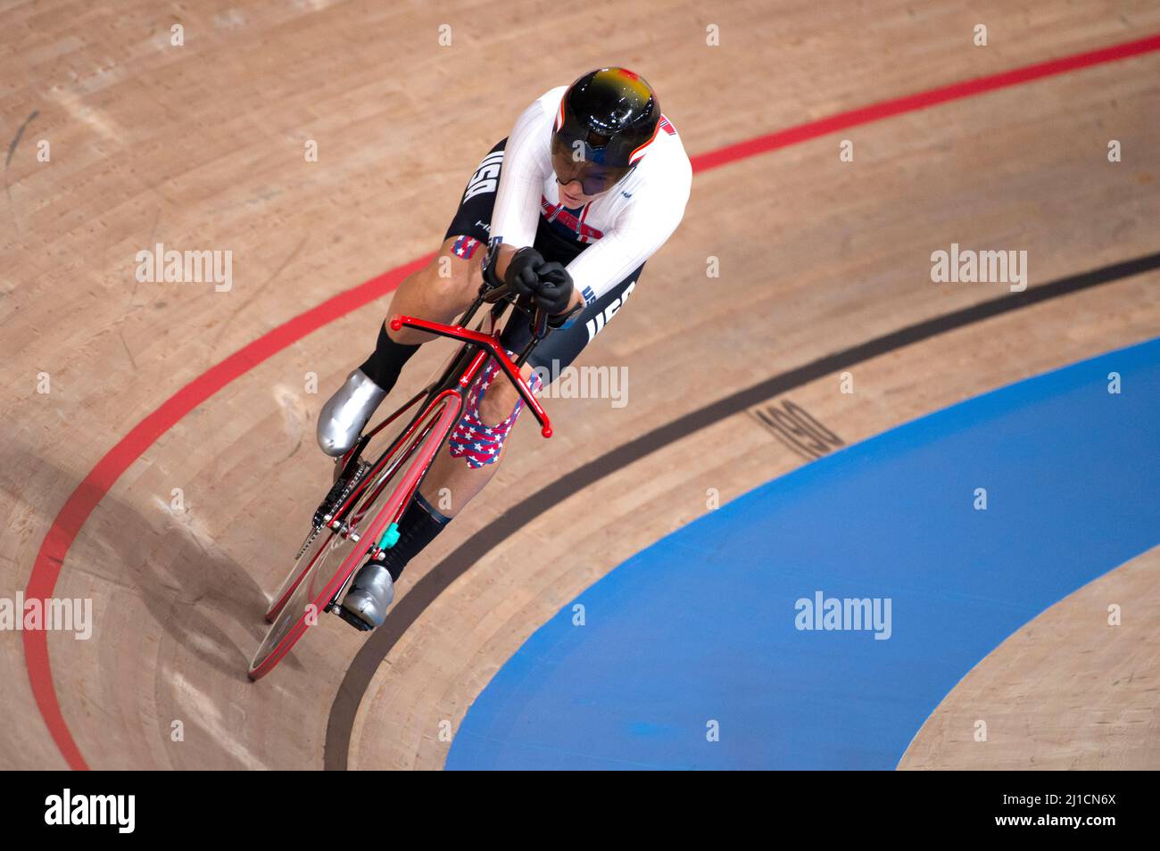 Shawn Morelli of the United States, winning the silver medal in the women's individual pursuit at the Tokyo 2020 Paralympic Games Stock Photo
