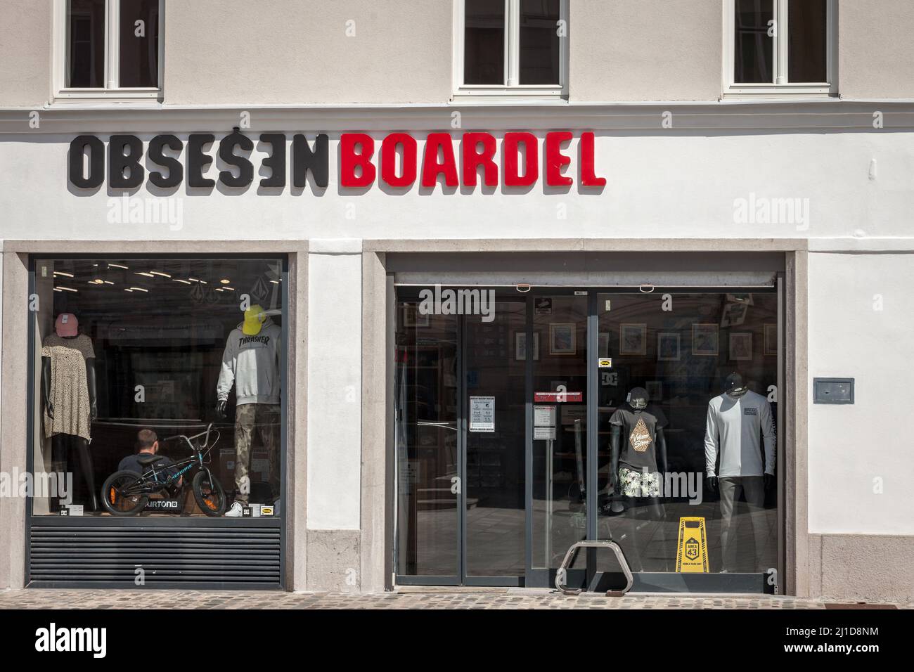 Picture of a sign with the logo of Obsesen Boardel on their