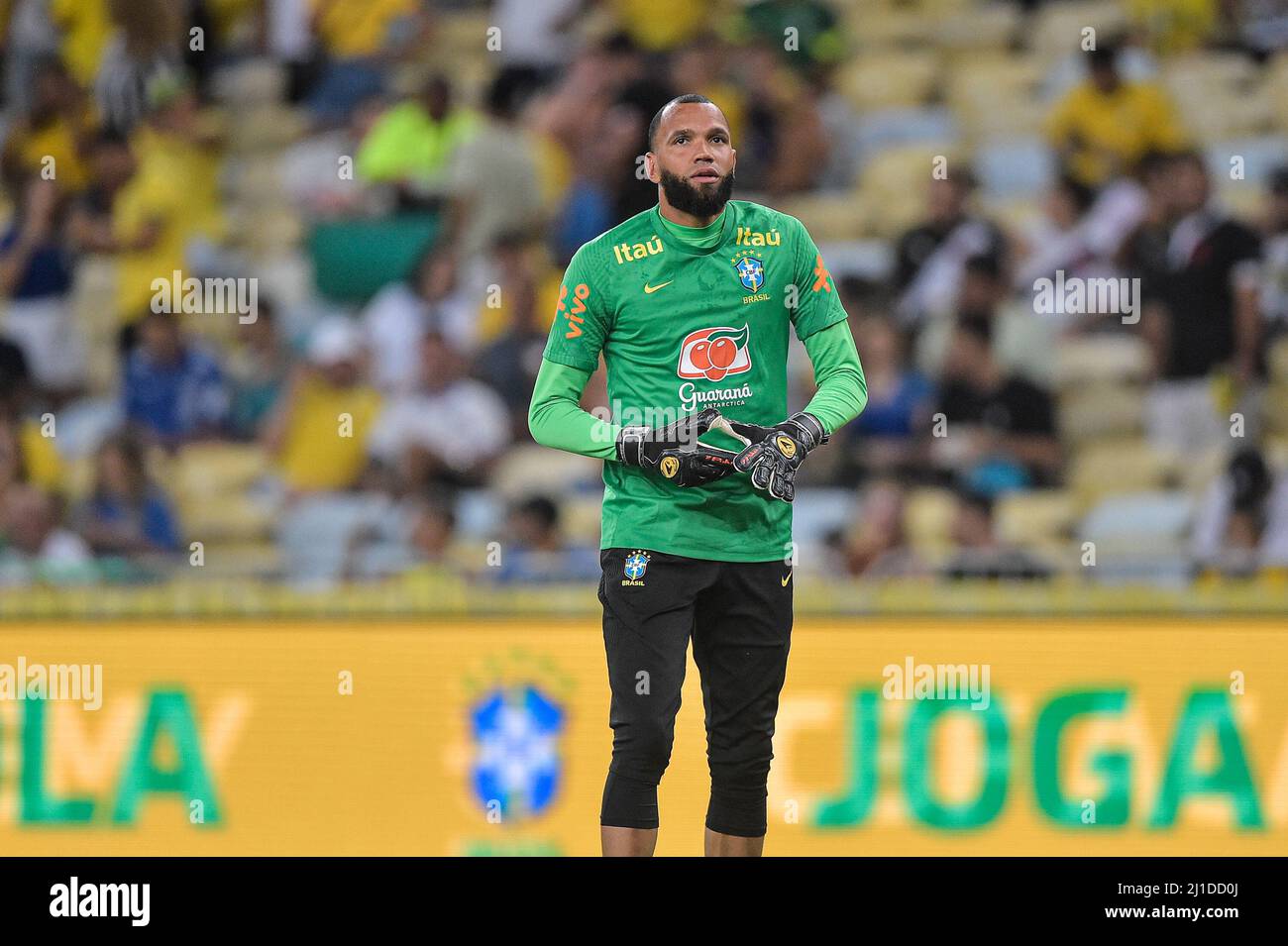 Rio De Janeiro, Brazil. 25th Mar, 2022. RJ - Rio de Janeiro - 03/24/2022 -  2022 WORLD CUP ELIMINATORIES, BRAZIL X CHILE - Brazil goalkeeper Ederson  during warm-up before the match against