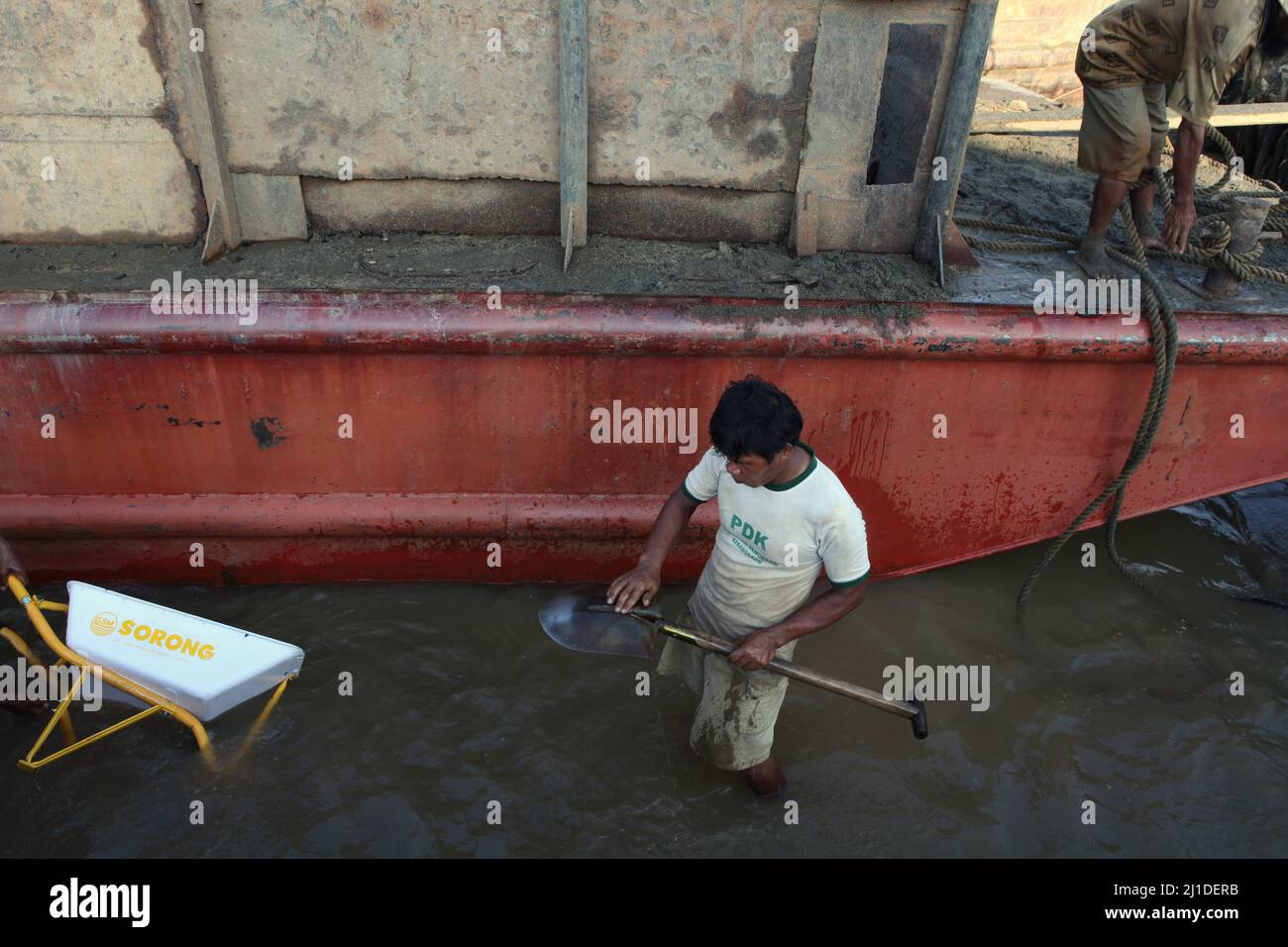 Sand Unloader Sand unloader hi-res stock photography and images - Alamy