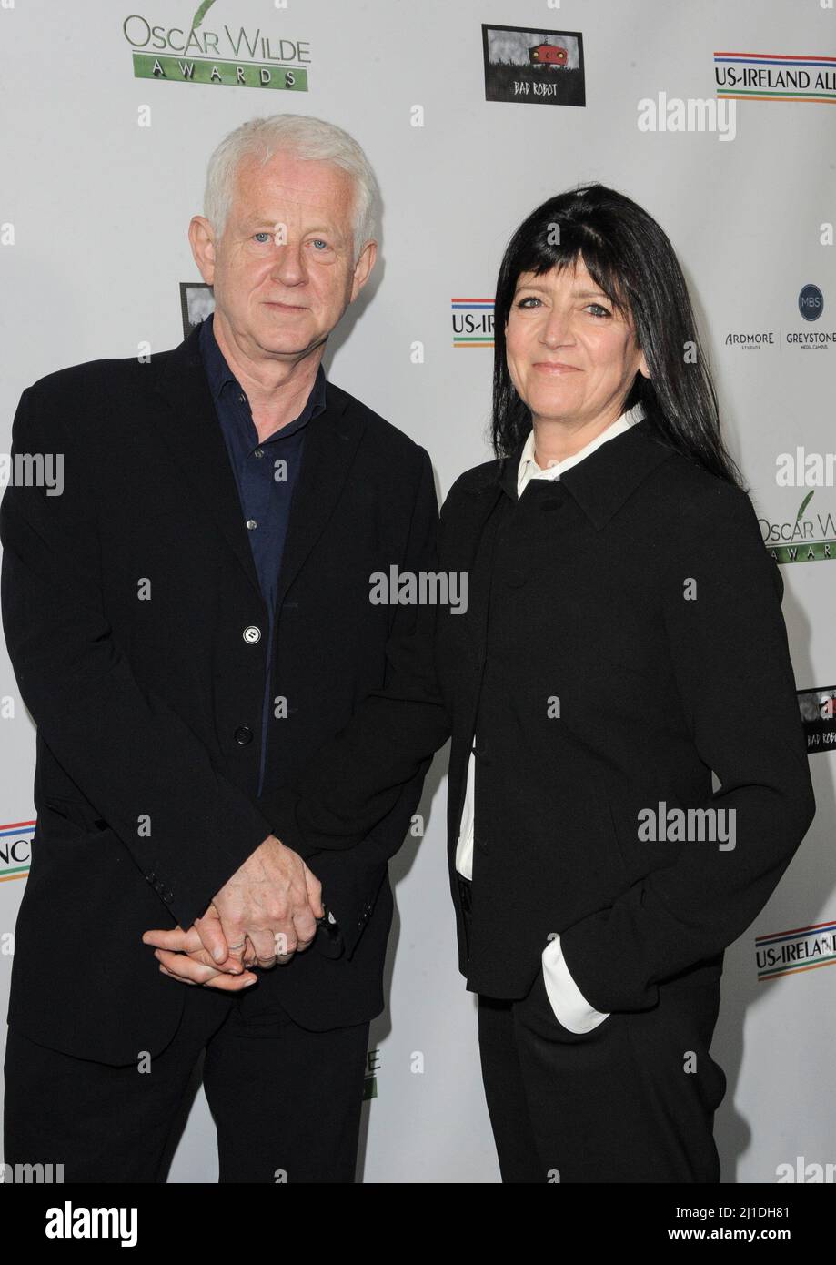 Los Angeles, CA. 24th Mar, 2022. Emma Freud, Richard Curtis at arrivals for US-Ireland Alliance 16th Annual Oscar Wilde Awards, The Ebell of Los Angeles, Los Angeles, CA March 24, 2022. Credit: Elizabeth Goodenough/Everett Collection/Alamy Live News Stock Photo