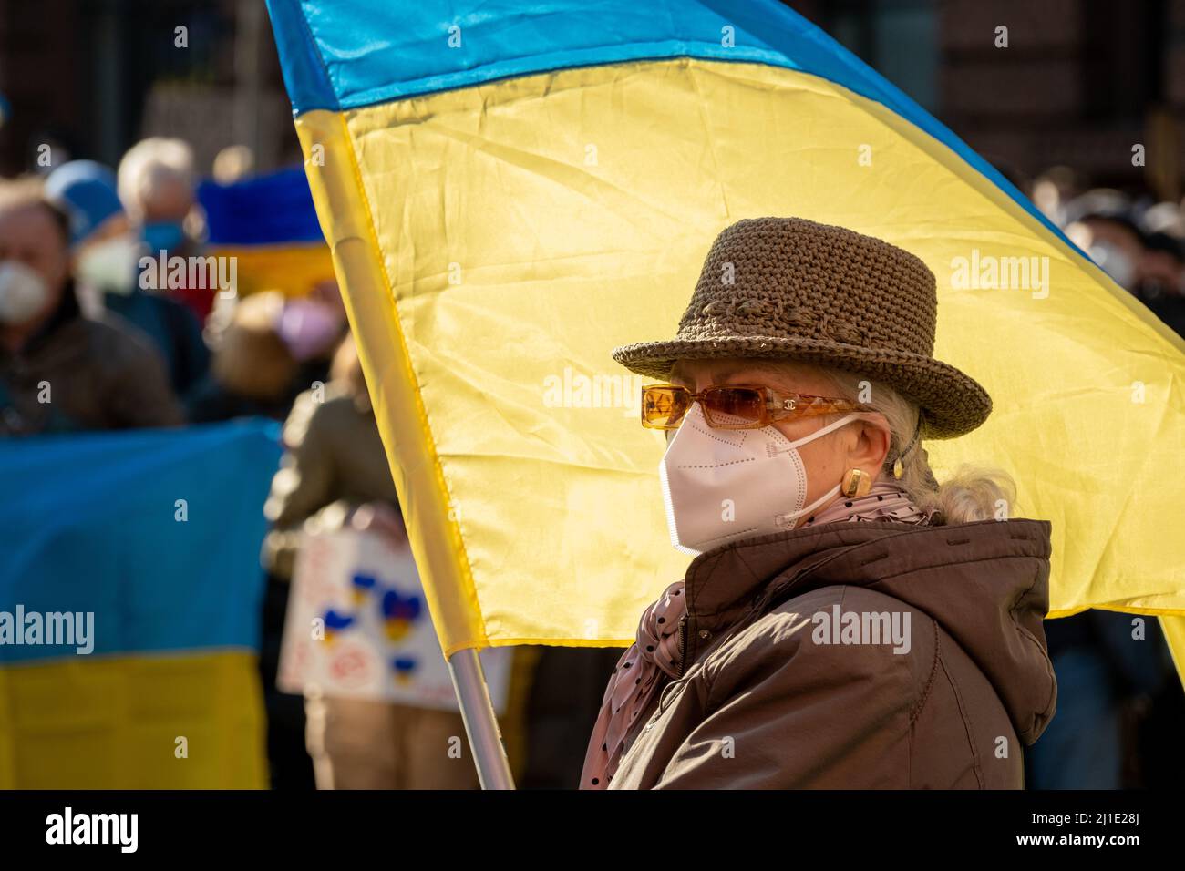 06.03.2022, Germany, Bremen, Bremen - We stand with Ukraine - Demonstration against Putin's war against Ukraine. 00A220306D006CAROEX.JPG [MODEL RELEAS Stock Photo