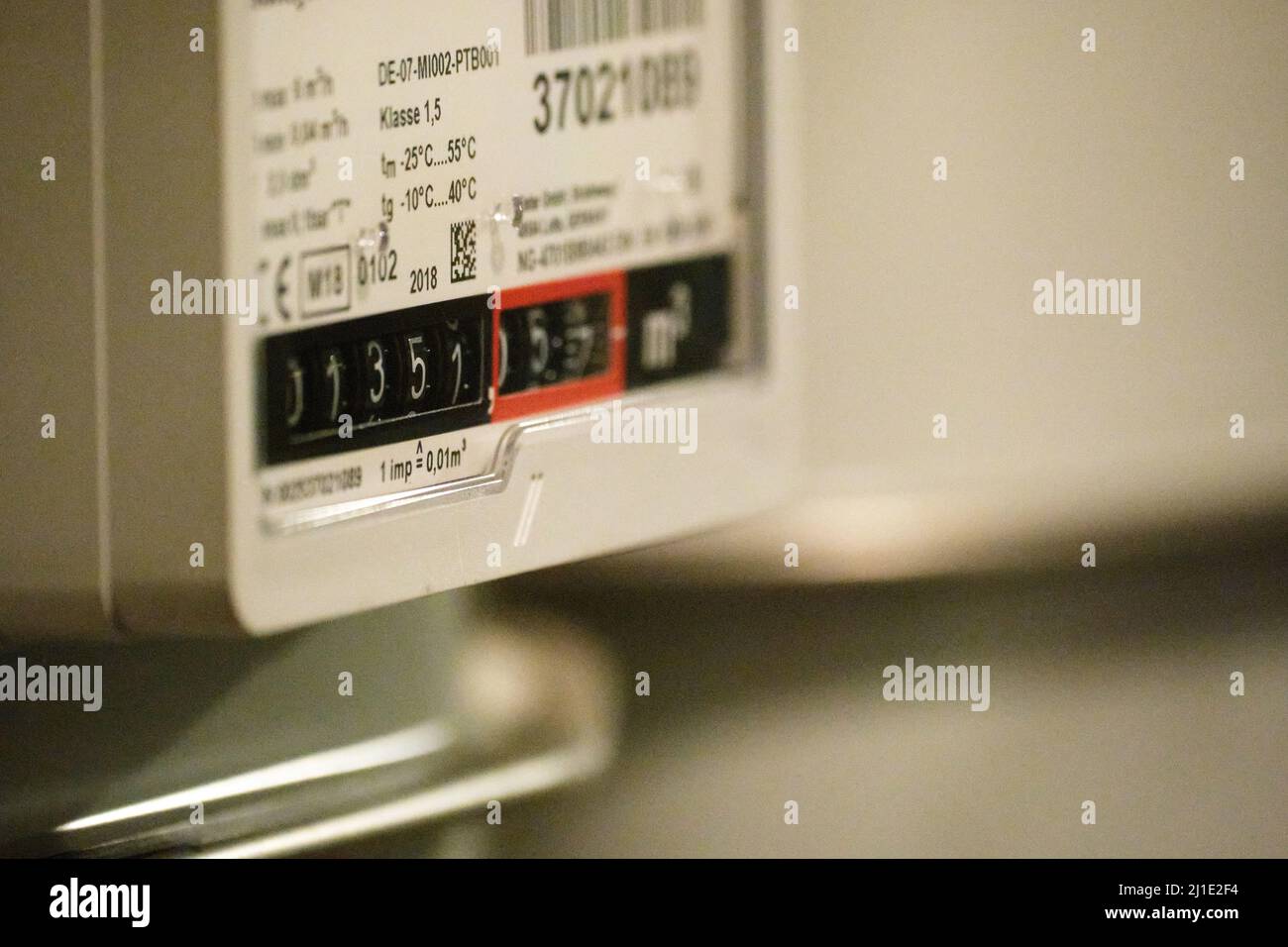 12.12.2021, Germany, Bremen, Bremen - Gas meter in a multiple dwelling. 00A211212D069CAROEX.JPG [MODEL RELEASE: NOT APPLICABLE, PROPERTY RELEASE: NO ( Stock Photo