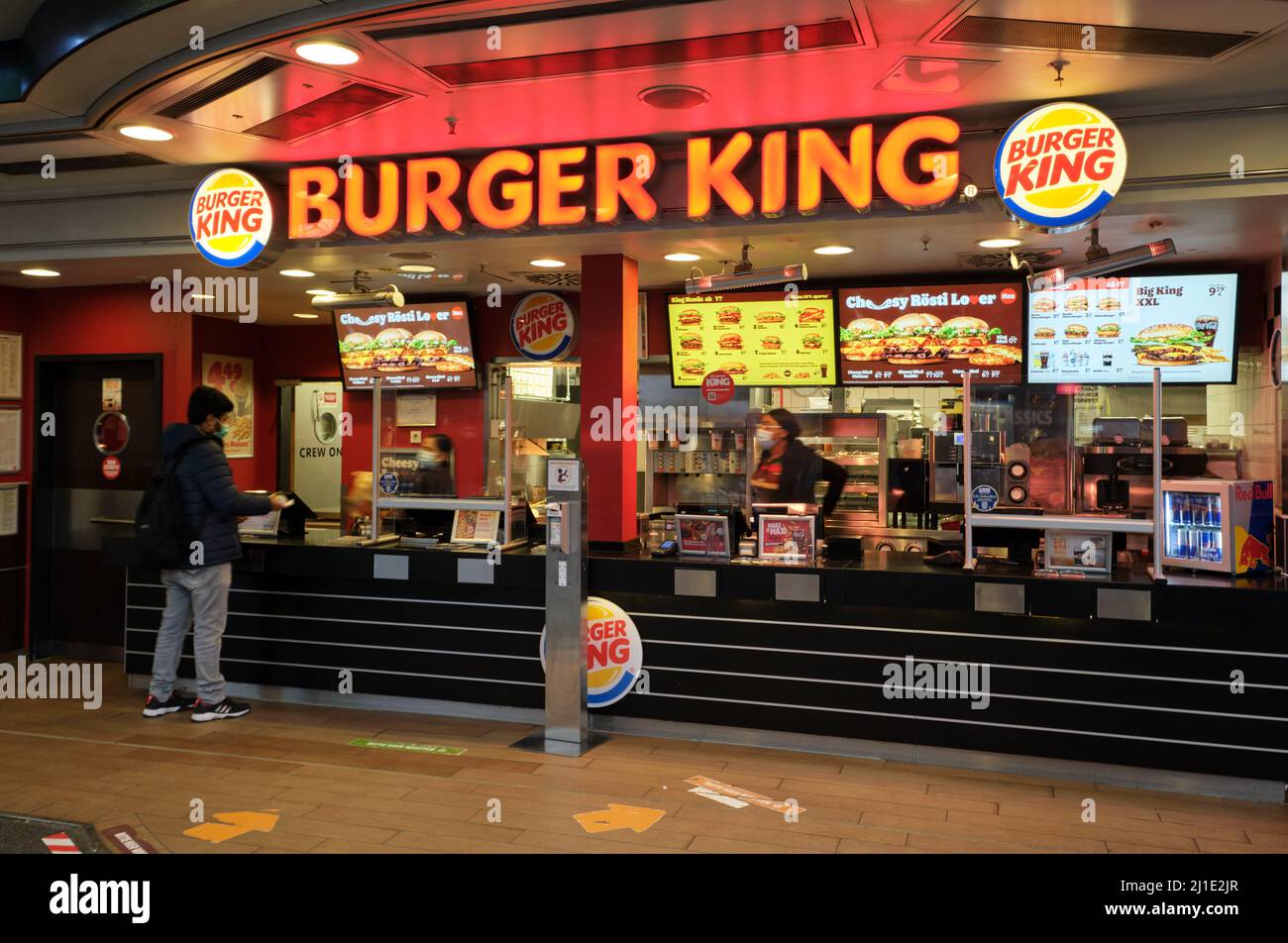 17.12.2021, Germany, Hamburg, Hamburg - Burger King in Hamburg main  station. 00A211217D077CAROEX.JPG [MODEL RELEASE: NO, PROPERTY RELEASE: NO  (c) caro Stock Photo - Alamy