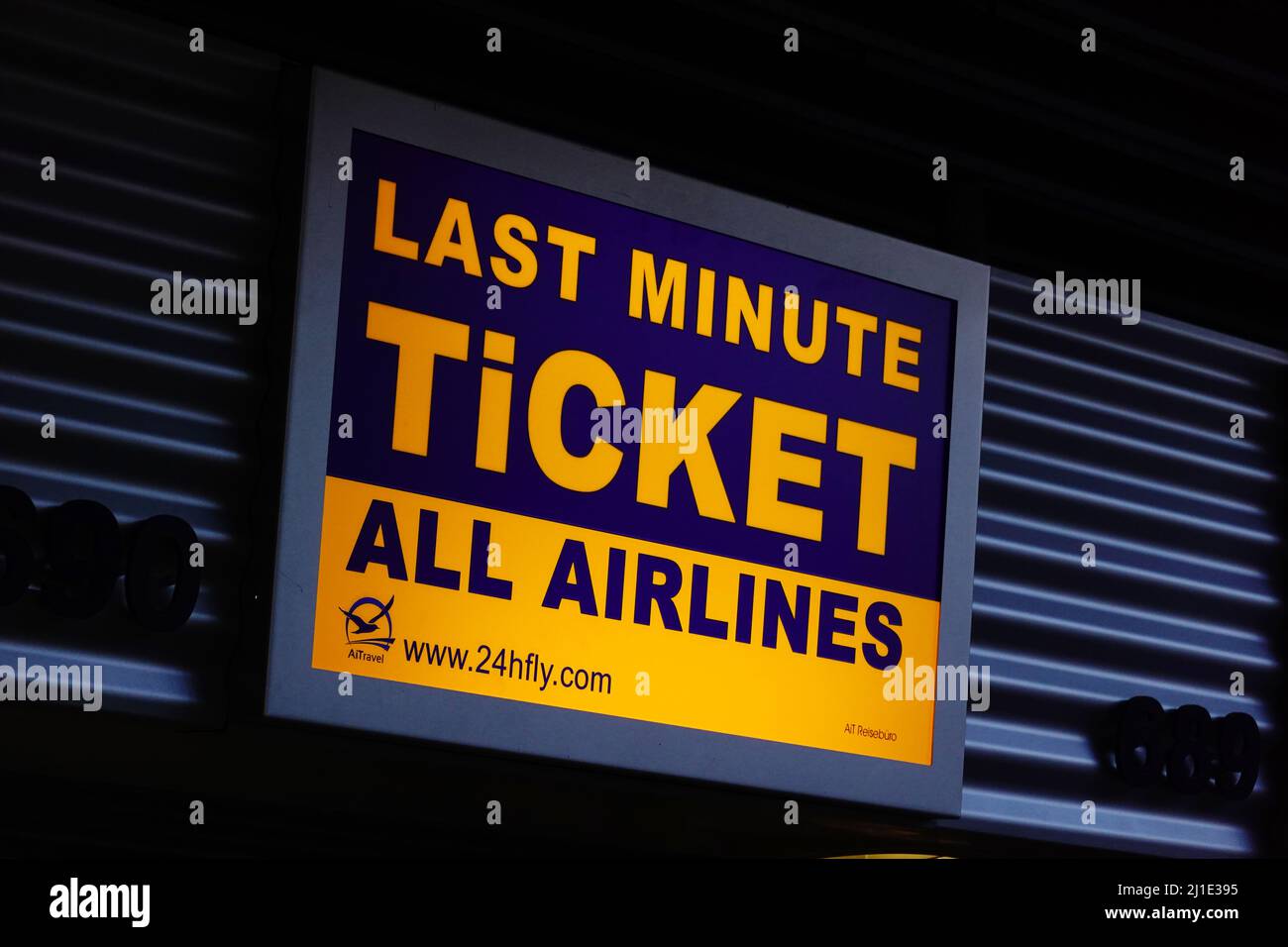 Last minute ticket hi-res stock photography and images - Alamy