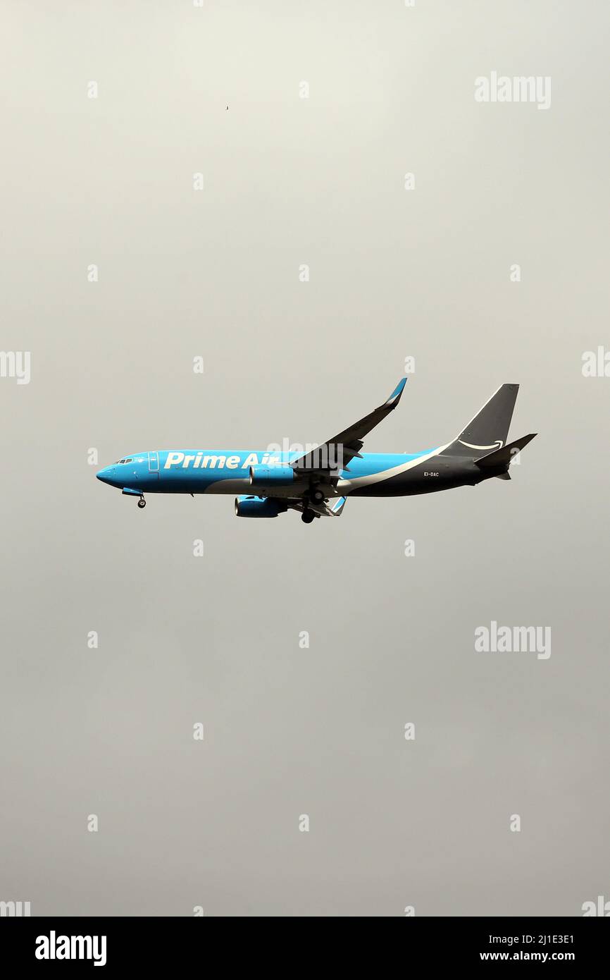22.08.2021, Germany, Lower Saxony, Hannover - Boeing 737 of Amazon Prime. 00S210822D290CAROEX.JPG [MODEL RELEASE: NO, PROPERTY RELEASE: NO (c) caro im Stock Photo