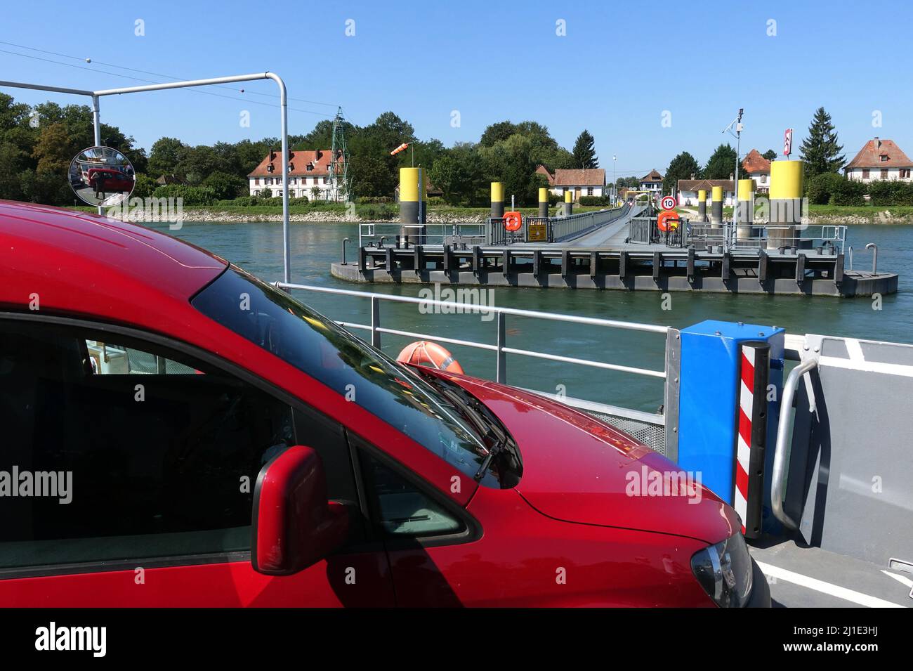 02.09.2021, France, Bas-Rhin, Seltz - Car on the Rhine ferry in front of the landing stage. 00S210902D271CAROEX.JPG [MODEL RELEASE: NO, PROPERTY RELEA Stock Photo