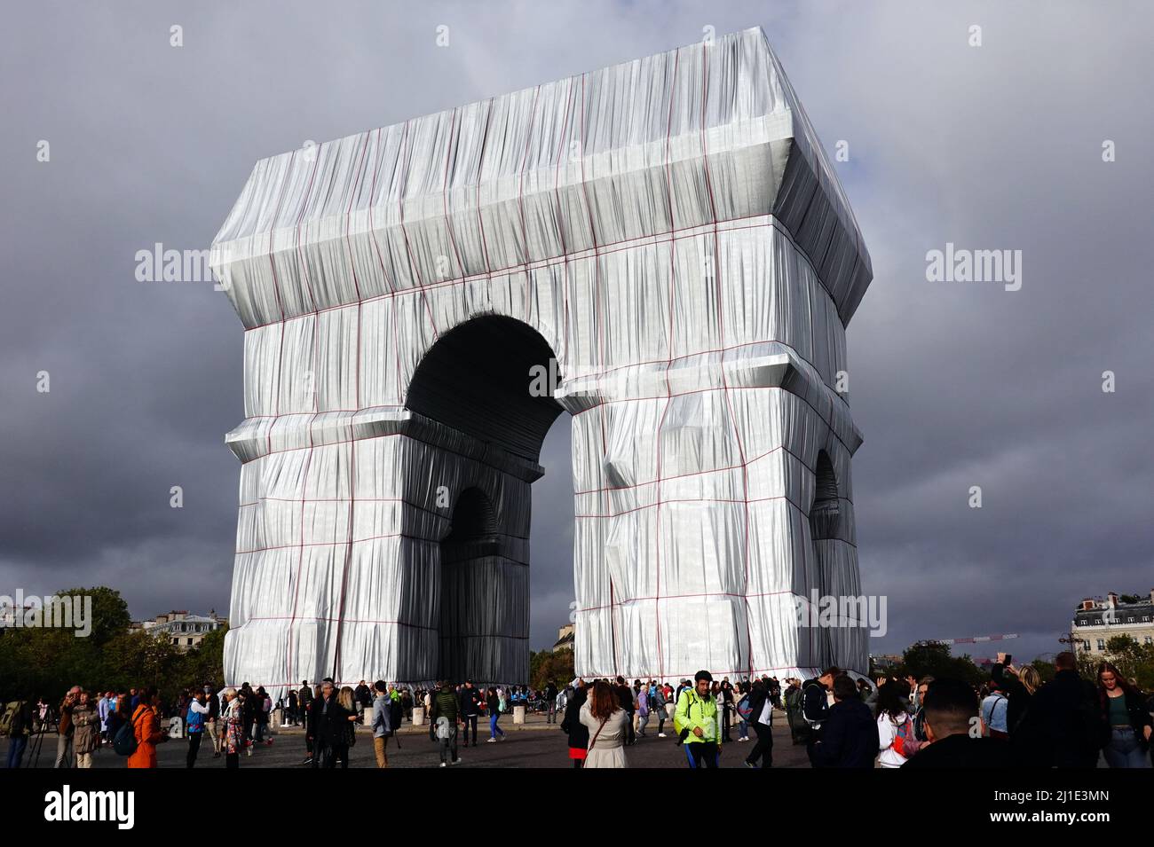 02.10.2021, France, , Paris - the cloaked Arc de Triomphe. The idea, born in 1962 by the artists Christo and Jeanne-Claude, has now been realized post Stock Photo
