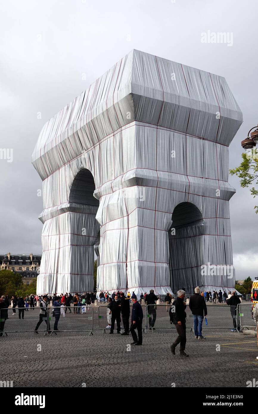 02.10.2021, France, , Paris - the covered Arc de Triomphe. The idea, born in 1962 by the artists Christo and Jeanne-Claude, has now been posthumously Stock Photo