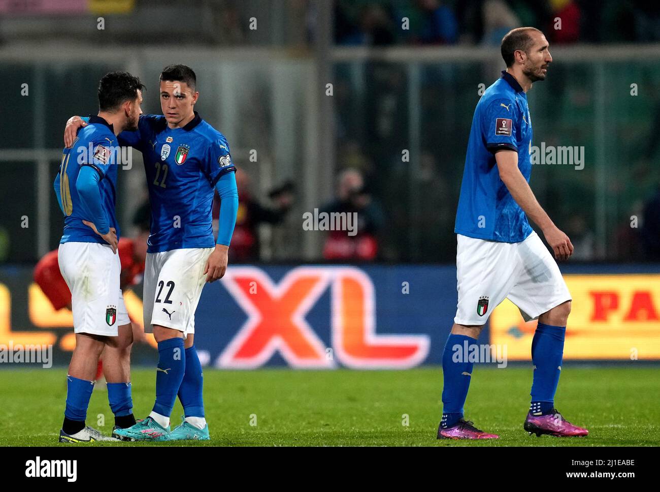 PALERMO, ITALY - MARCH 24: Alessandro Florenzi ,Giacomo Raspadori and Giorgio Chiellini of Italy Disappointed for the defeat ,during the 2022 FIFA World Cup Qualifier knockout round play-off match between Italy and North Macedonia at Stadio Renzo Barbera on March 24, 2022 in Palermo, . (Photo by MB Media) Stock Photo