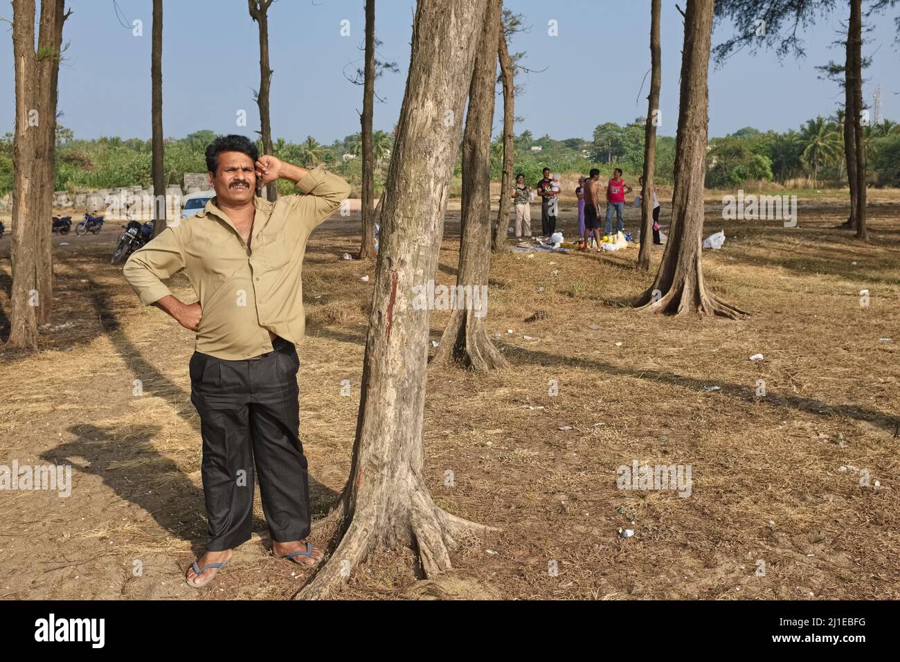 Indian family picnic hi-res stock photography and images - Alamy