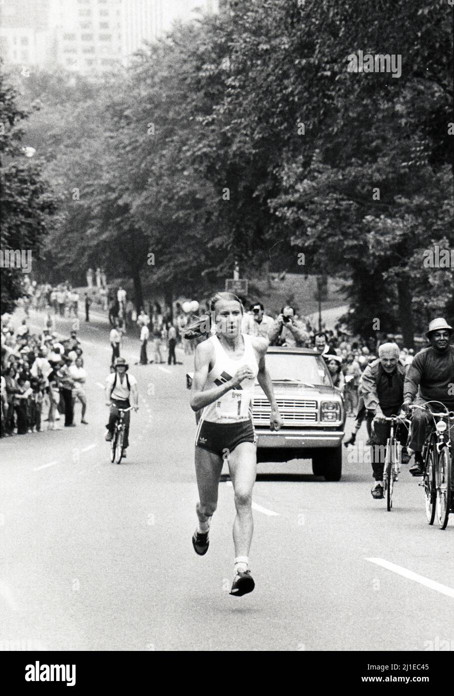 Running legend GRETE WAITZ en route to setting the world's record for 10km in a women's only race in Central Park, New York City. May, 1980. Stock Photo