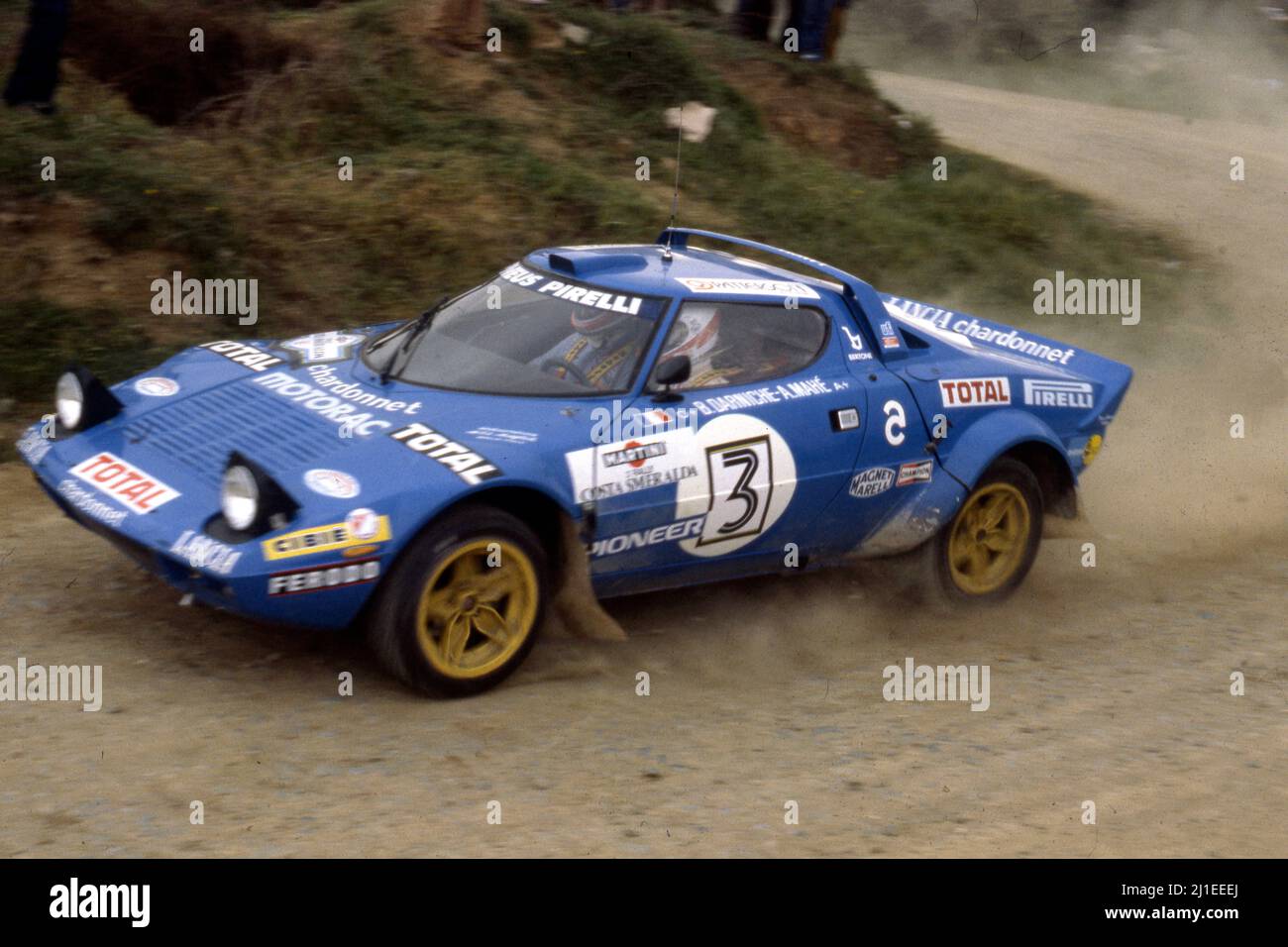 Lancia stratos bleu team ellegi chatdonnet michelin sige échelle
