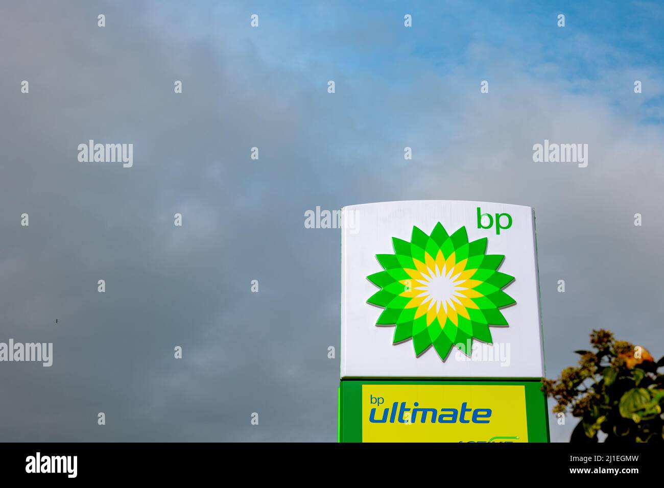British petroleum logo hi-res stock photography and images - Alamy