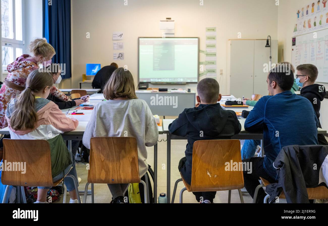 Berlin, Germany. 25th Mar, 2022. Pupils of a newly established welcome  class for children who have fled from Ukraine at Lessing Gymnasium sit at  their desks in a classroom. Credit: Monika  Skolimowska/dpa-Zentralbild/dpa/Alamy