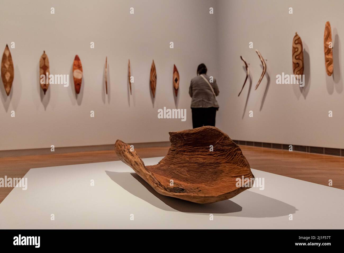 Indigenous art works sculpture hi-res stock photography and images - Alamy