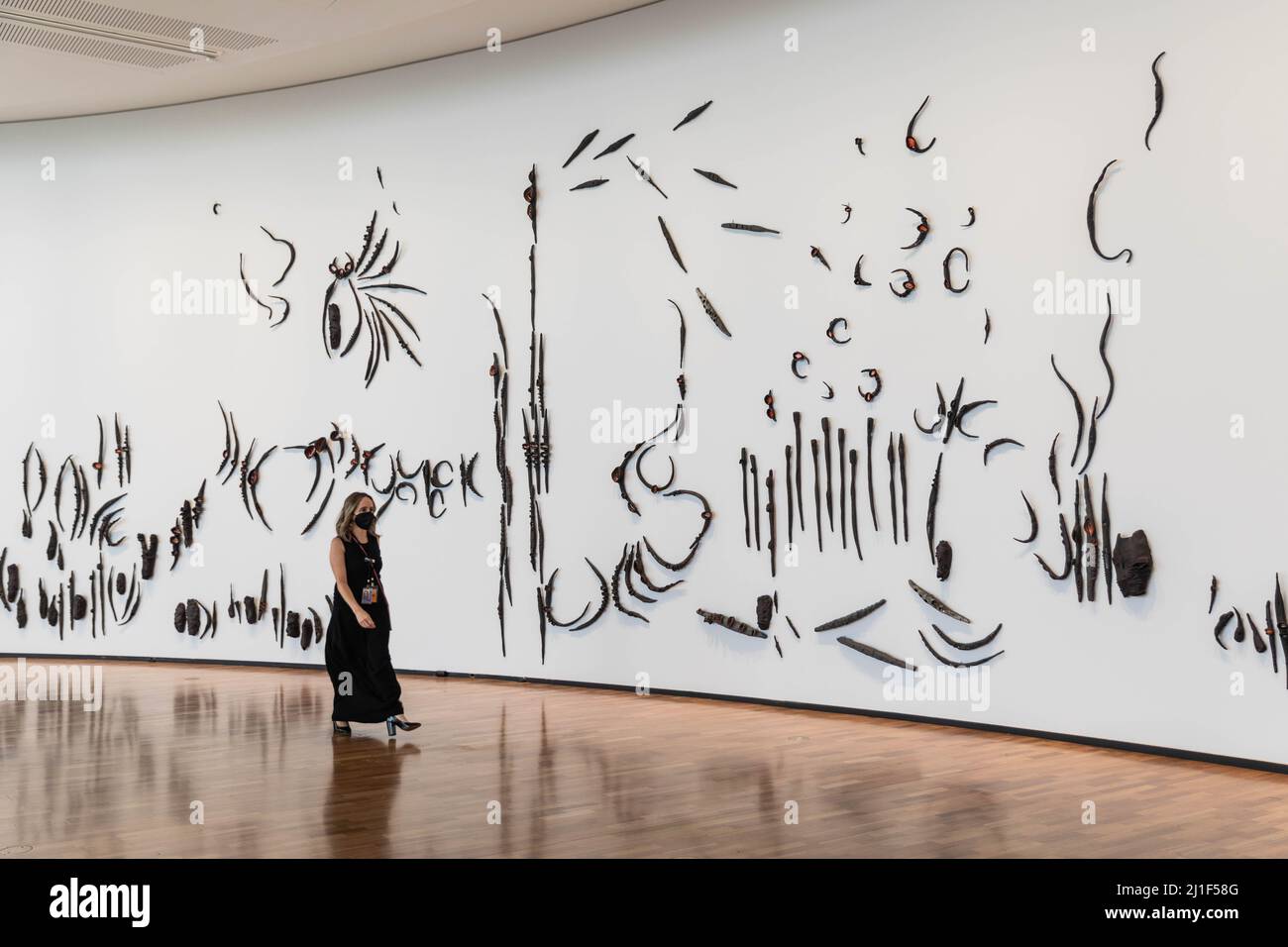 Indigenous art works sculpture hi-res stock photography and images - Alamy