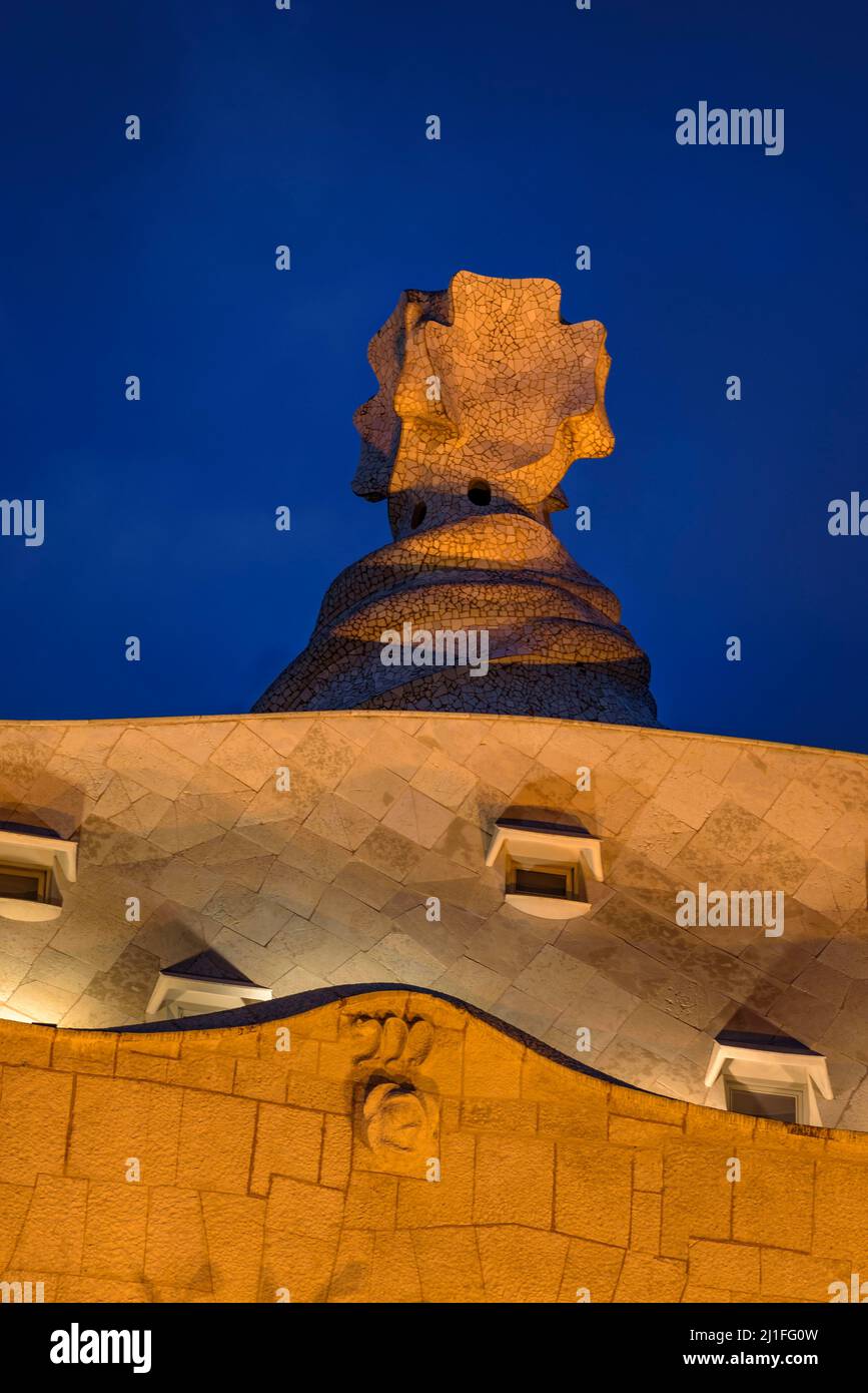 Casa Milà (La Pedrera) at sunset, twilight and blue hour on the Passeig de Gracia in Barcelona (Catalonia, Spain) ESP: La Casa Milà al atardecer (BCN) Stock Photo