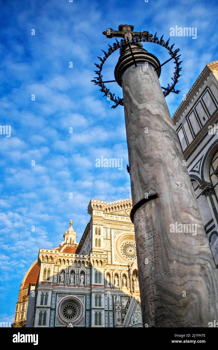 Colonna di San Zanobi, Florence Italy. The Column of Saint Zanobi or Colonna di San Zanobi is a monumental marble column, surmounted by a cross above Stock Photo