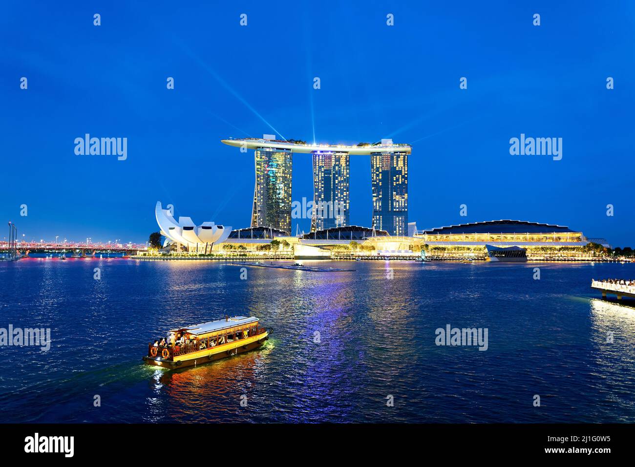 Singapore. Marina Bay. The Flyer. Marina Bay Sands Hotel at sunset Stock Photo