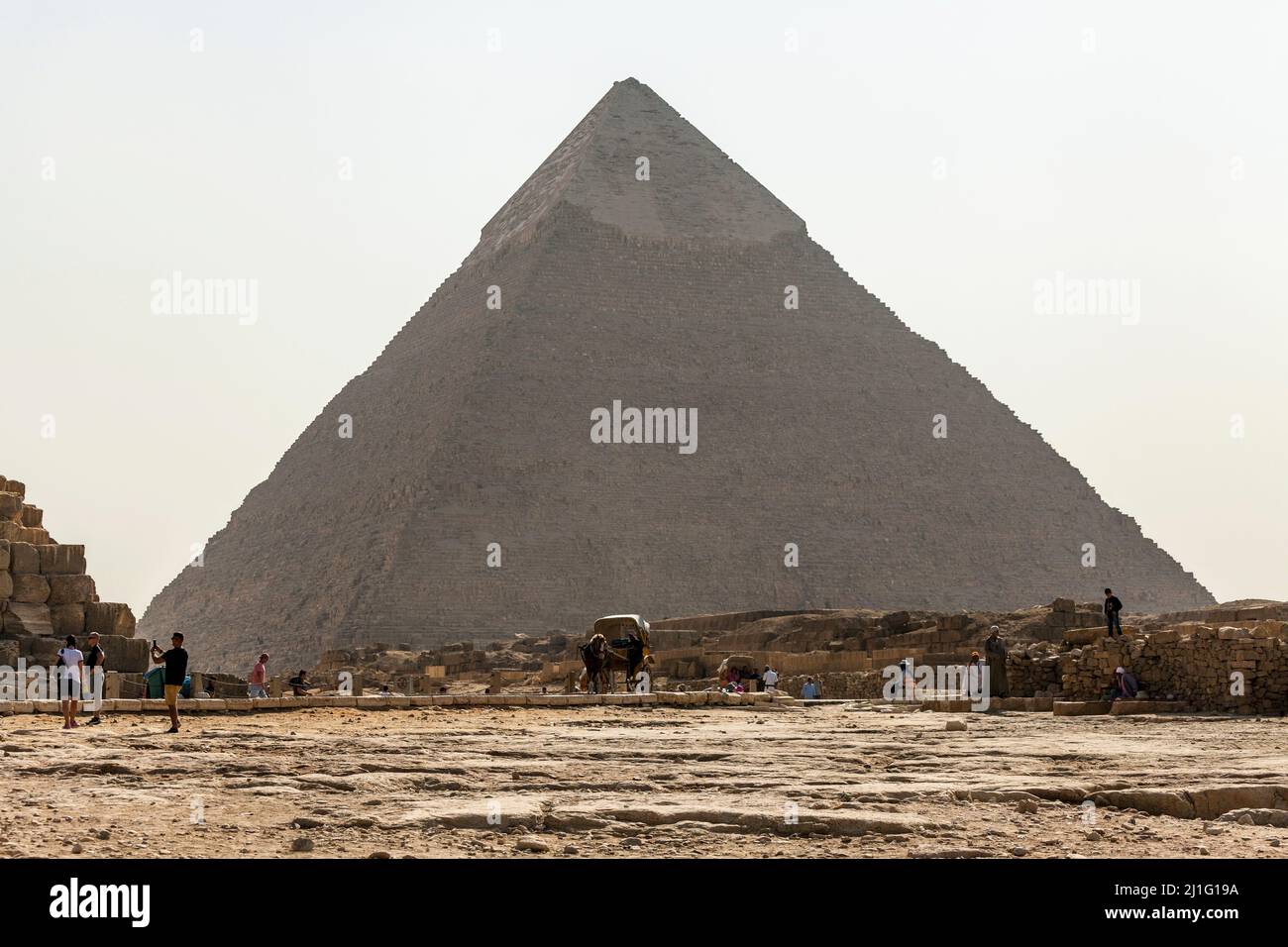 Horse and cart rides by the Pyramid of Khafre at Giza in Cairo Stock Photo
