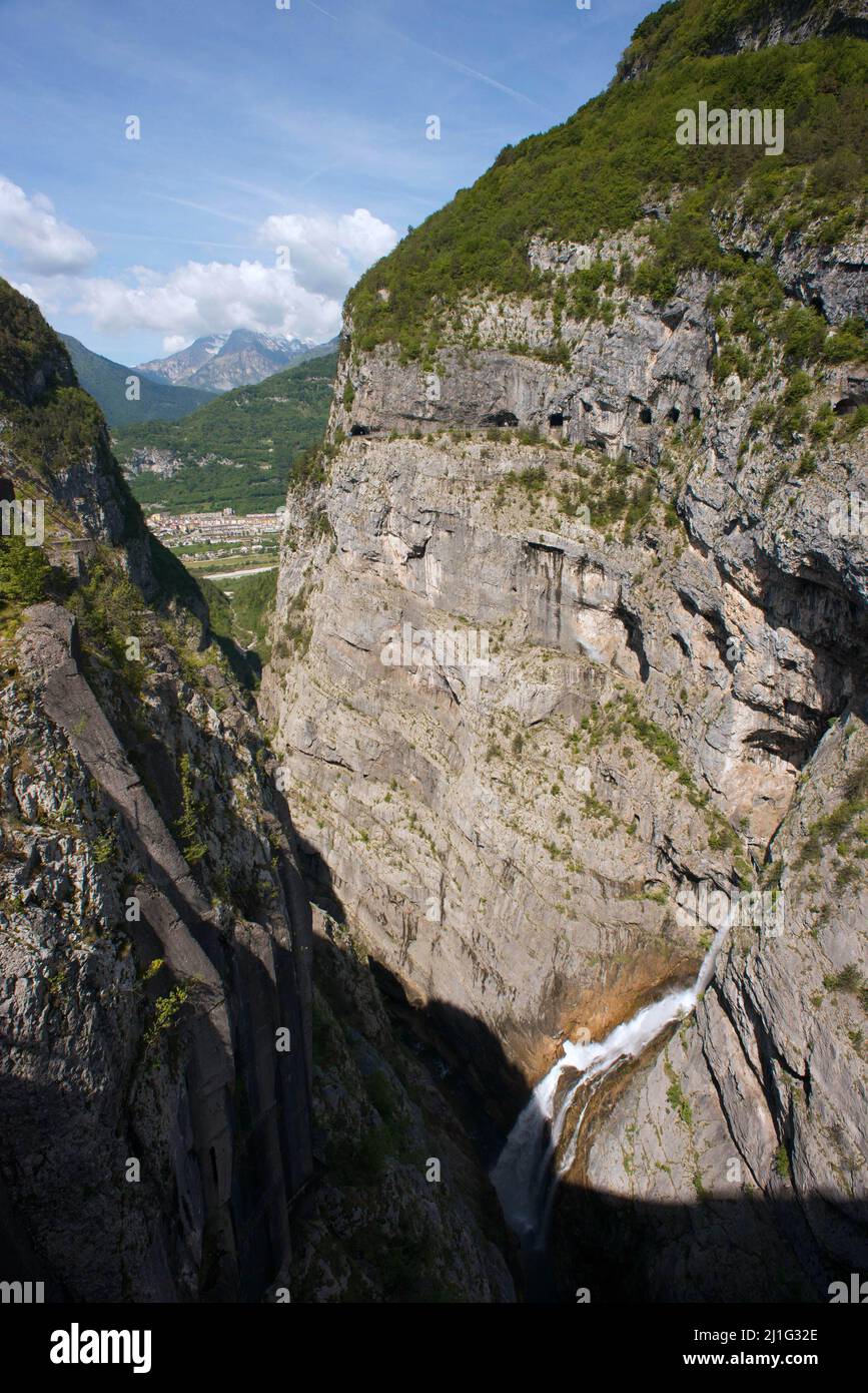 Erto and Casso (Pordenone), Italy 21/05/2016: the gully where the huge mass of water that destroyed the village of Longarone was channeled during the Vajont massacre in October 1963. © Andrea Sabbadini Stock Photo