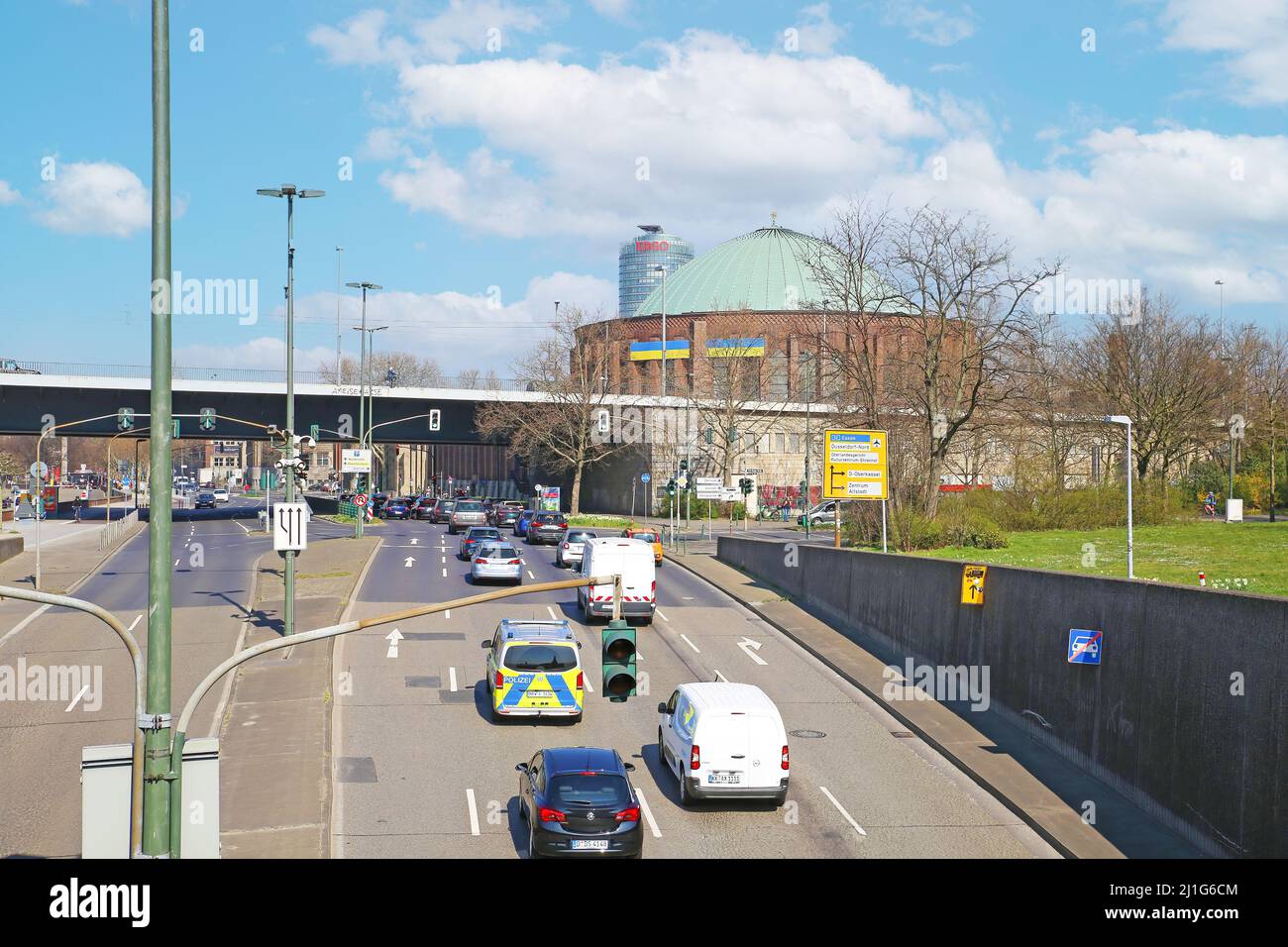 Düsseldorf (Joseph Beuys Ufer) Germany - March 23. 2022: View on rhine riverside multilane expressway with bridge and Tonhalle Stock Photo