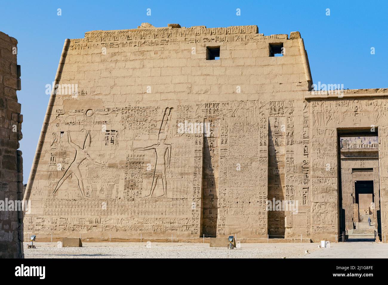 The ritual massacre of Asian captives by Ramesses III offered to the god Amun-Ra, south tower of the first pylon of the Mortuary Temple, Medinet Habu Stock Photo