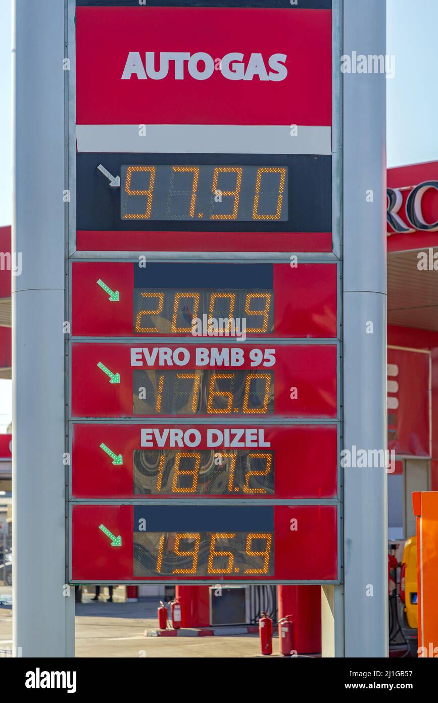 Neem de telefoon op Vloeibaar Misbruik Nis petrol gas station hi-res stock photography and images - Alamy Neem de telefoon op Vloeibaar Misbruik Nis petrol gas station hi-res stock photography and images - Alamy
