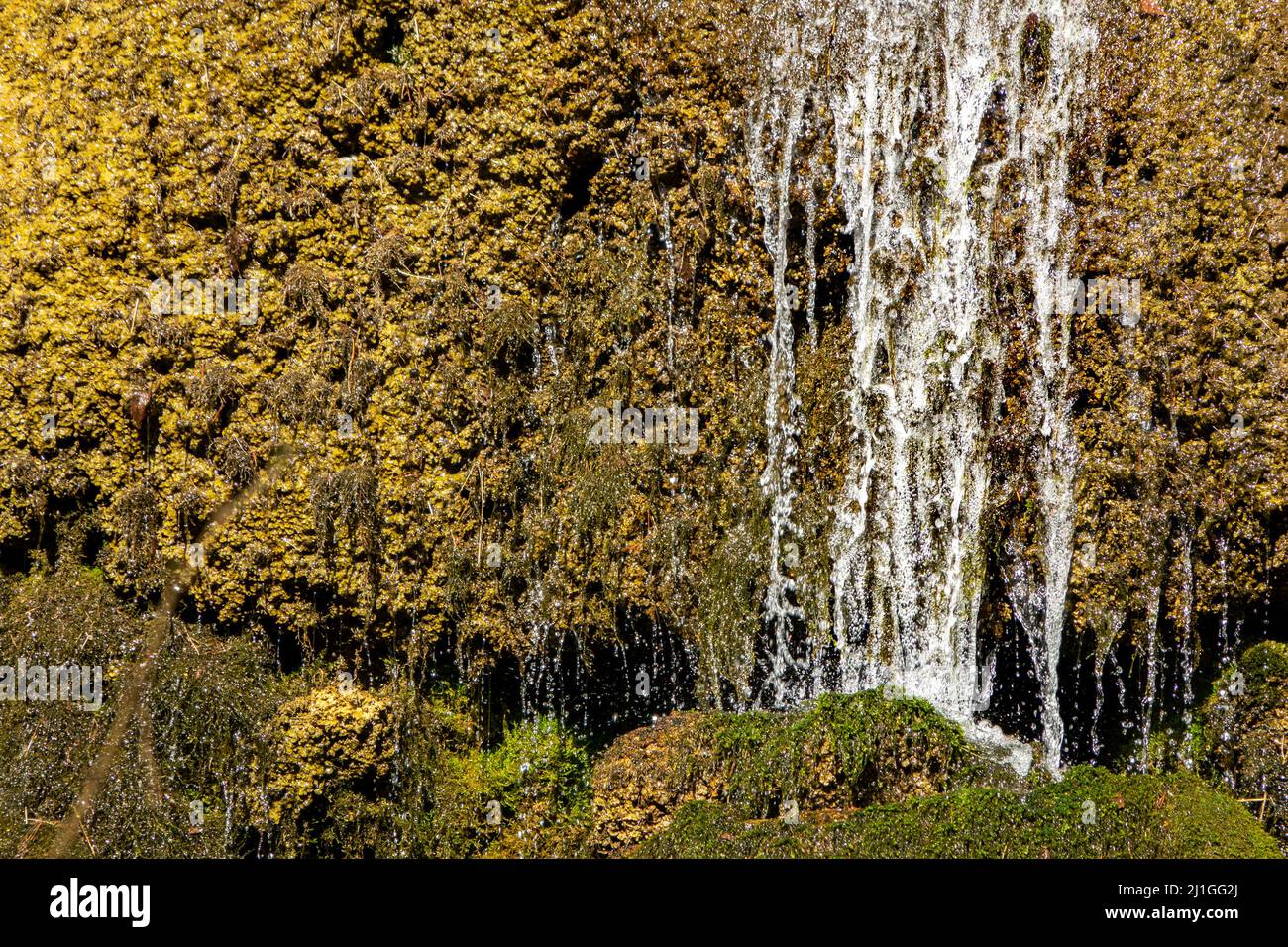 Water falling on rock hi-res stock photography and images - Alamy