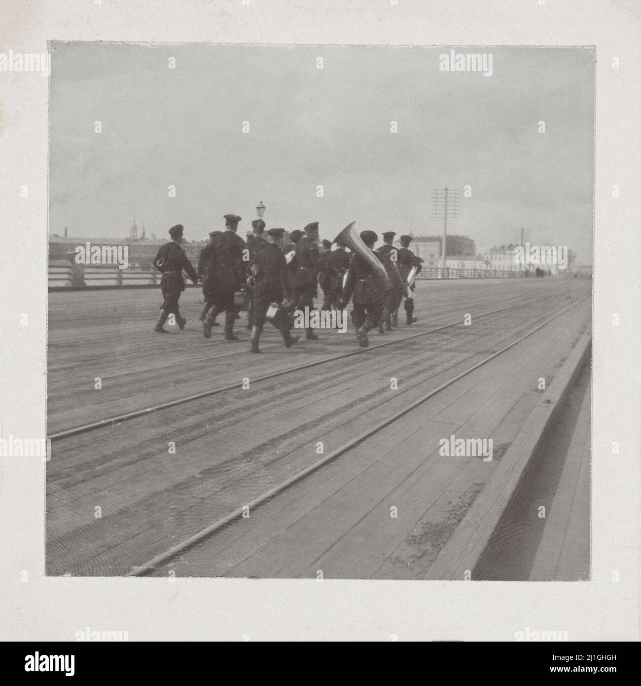 19th-century photo of musicians in military uniform walking on a bridge over the Neva in Saint-Petersburg. Russian Empire. By Henry Pauw of Wieldrecht Stock Photo