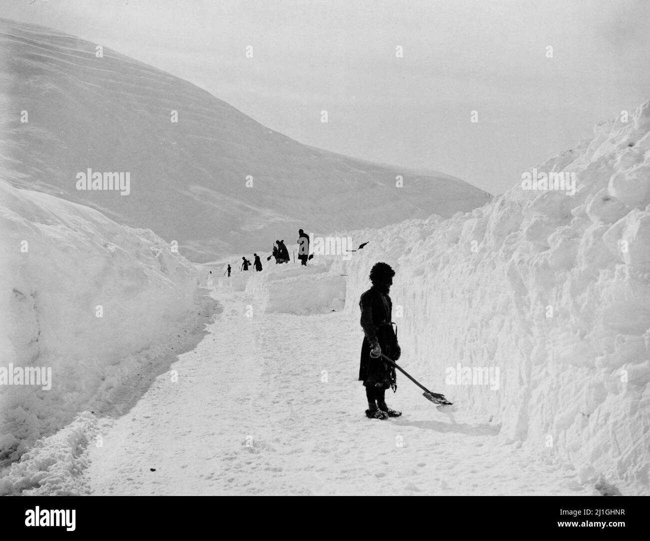 19th-century photo of Georgian military road. Gudauri, clearing the way. Caucasus, Russian Empire. By Dimitri Ivanovitch Ermakov, c. 1890 - c. 1900 Stock Photo