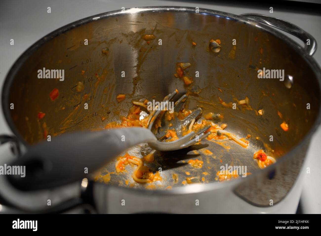 Stove with pot hires stock photography and images Alamy