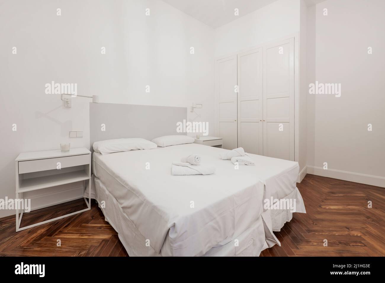 Pinewood headboard hires stock photography and images Alamy