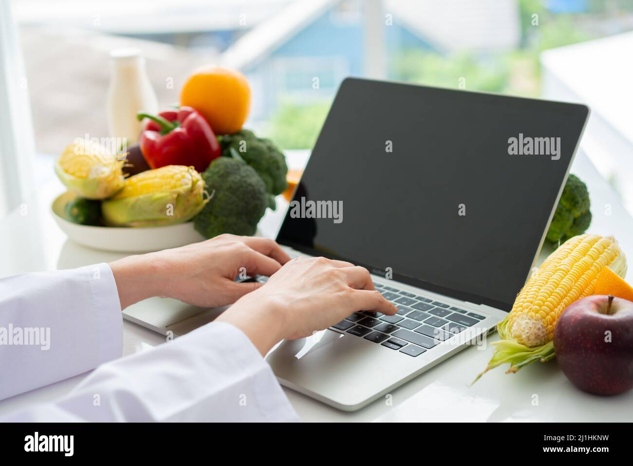 Dietician and patient and asian hi-res stock photography and images - Alamy