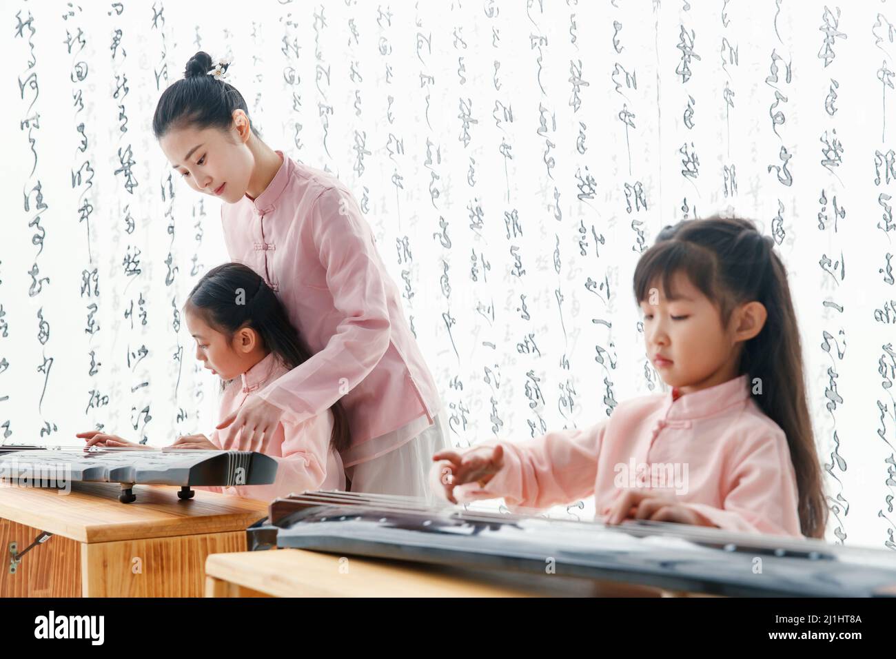 The youth teacher taught the pupils learn guzheng Stock Photo Alamy