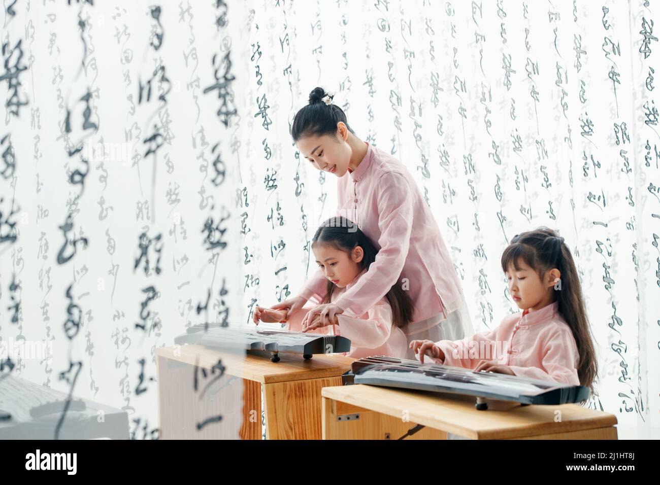 The youth teacher taught the pupils learn guzheng Stock Photo Alamy