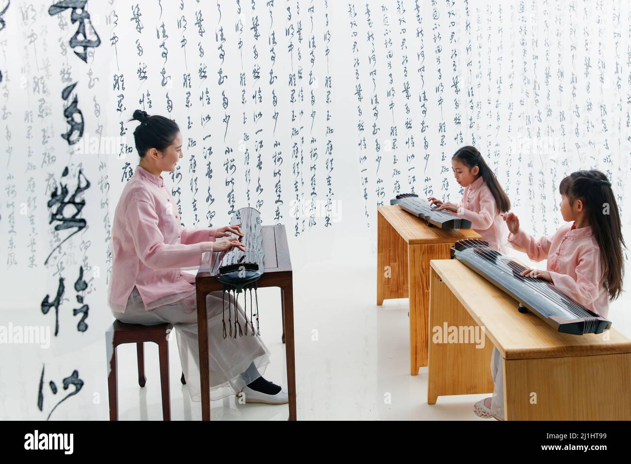 The youth teacher taught the pupils learn guzheng Stock Photo Alamy