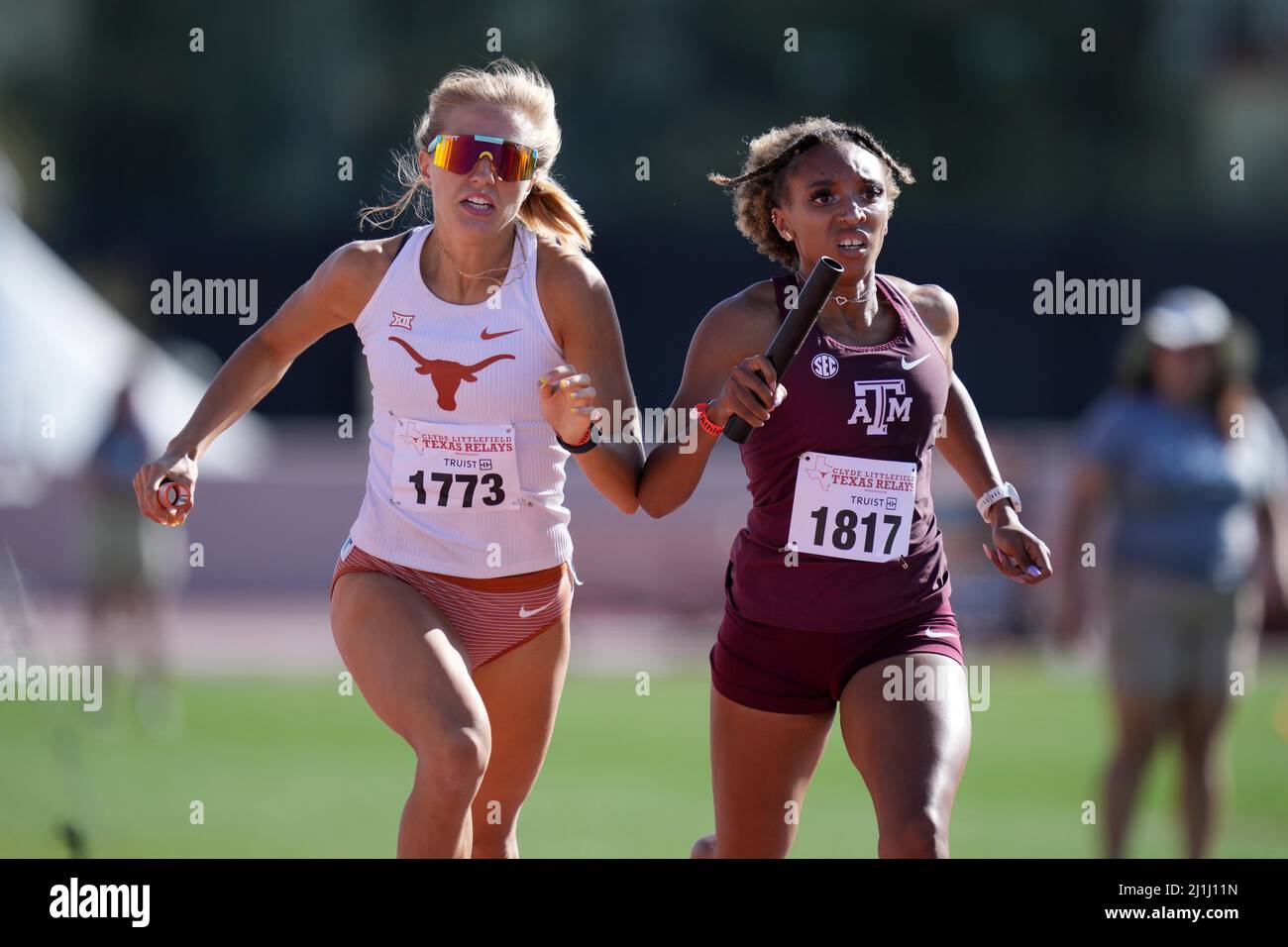 Womens 800m relay hi-res stock photography and images - Alamy