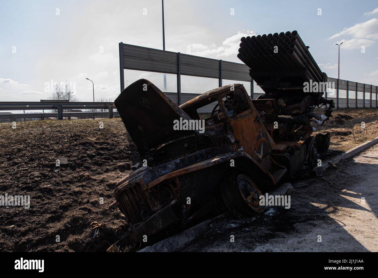 Kyiv, Ukraine. 25th Mar, 2022. A destroyed Russian MLRS(multiple launch rocket system) vehicle can be seen next to the highway in Kyiv Oblast. Day 29 of the Russia-Ukraine war, as Ukraine continues the defence of its capital Kyiv from Russia attack. Ukraine Ministry Defense claimed they have destroyed 561 Russian tanks, as NATO says Russia may have lost 15,000 troops in just a month of the war. (Photo by Alex Chan Tsz Yuk/SOPA Images/Sipa USA) Credit: Sipa USA/Alamy Live News Stock Photo