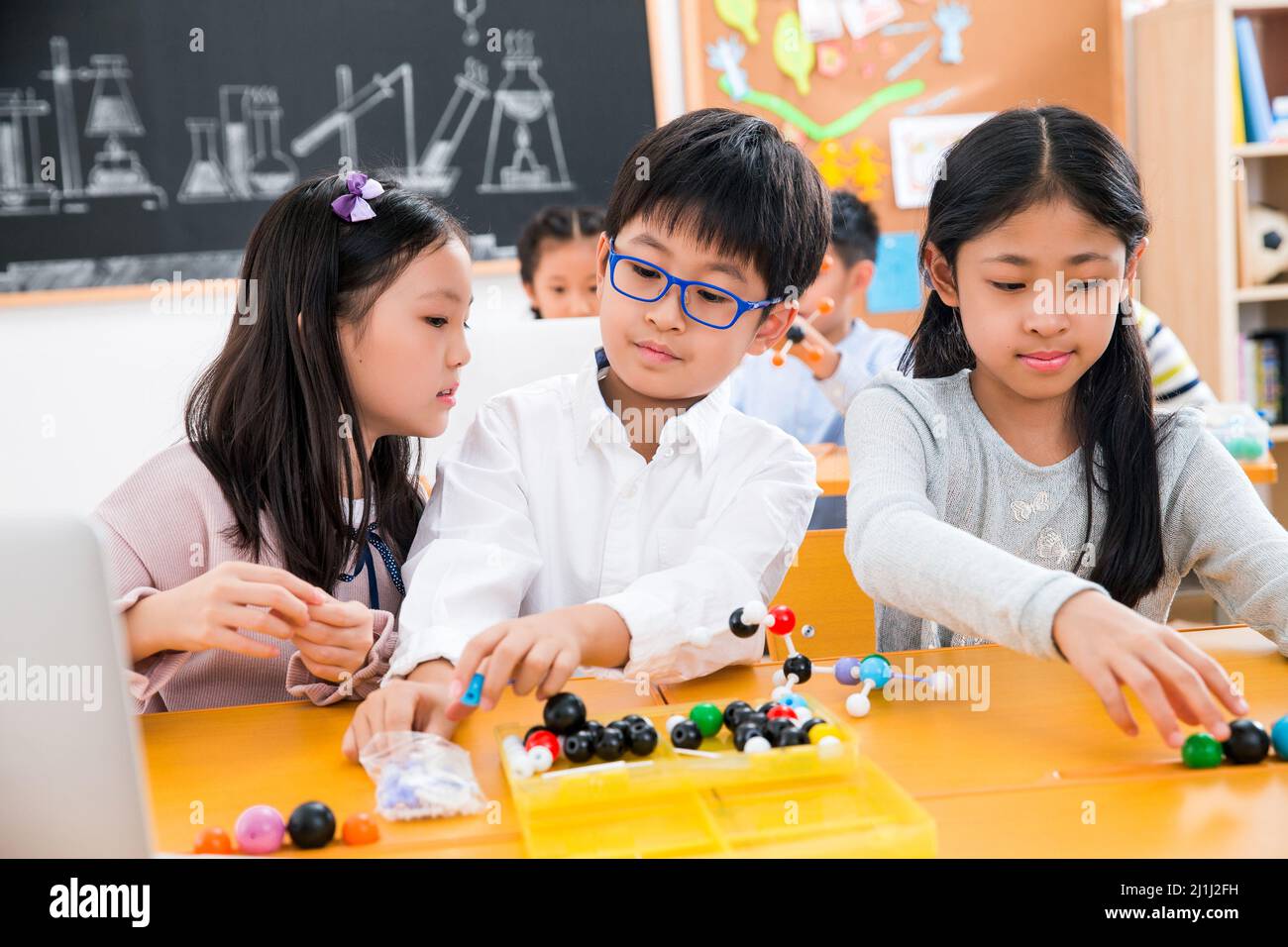 Elementary school students use computers in the classroom Stock Photo