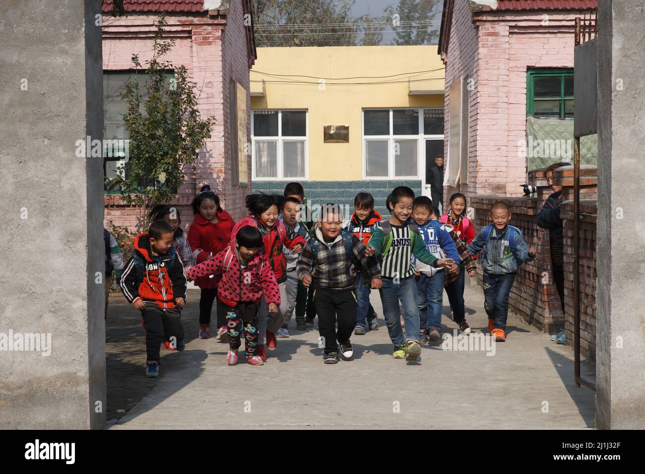 Countryside School Rural Rural pupils come home from school Stock Photo - Alamy