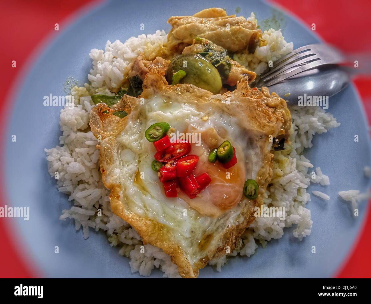 Rice with Curry and Fried Egg Stock Photo - Alamy
