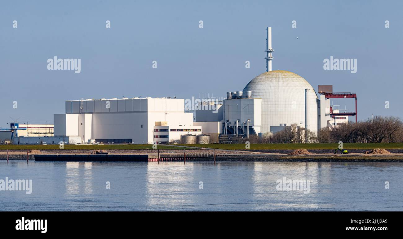 Brokdorf, Germany. 25th Mar, 2022. View from the Elbe River of the Brokdorf nuclear power plant, which will be shut down on December 31, 2021, as a result of the nuclear phase-out. Credit: Markus Scholz/dpa/Alamy Live News Stock Photo